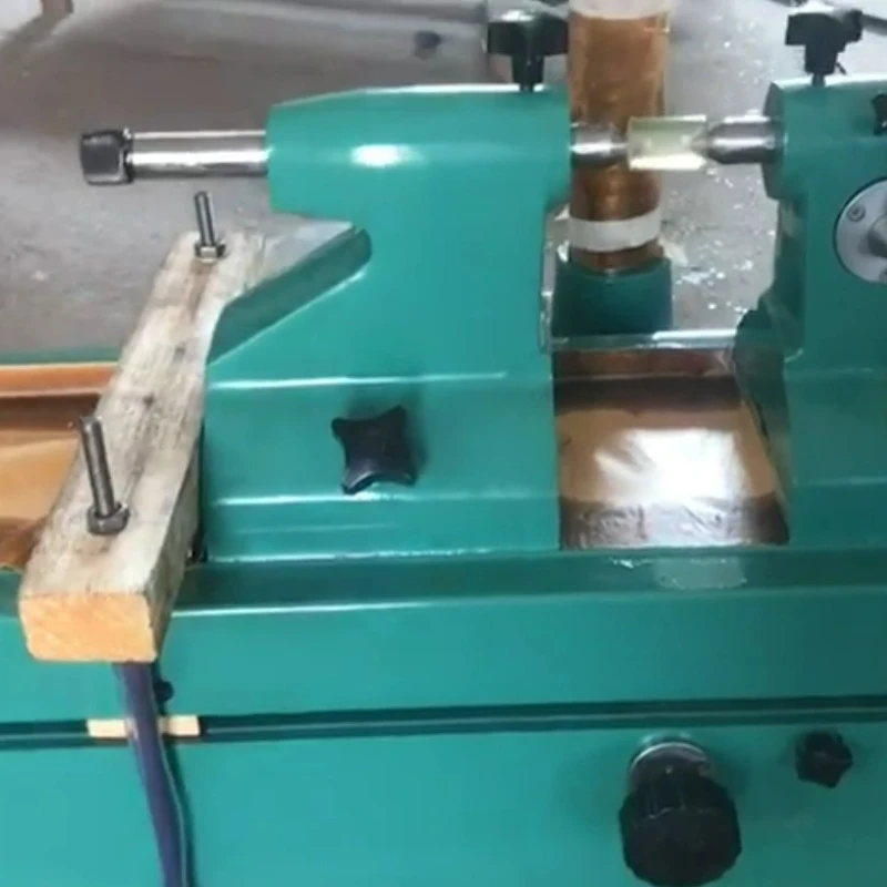 Engranajeak botatzeko probatzailearen produktu bukatuak bidaltzen ari dira